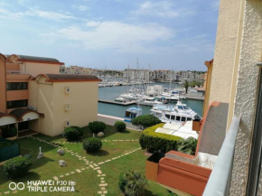 Sur le port, studio avec vue sur la marina